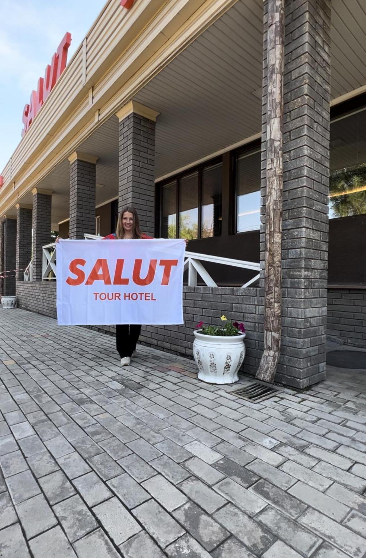 Salut Hotel Bischkek Exterior foto