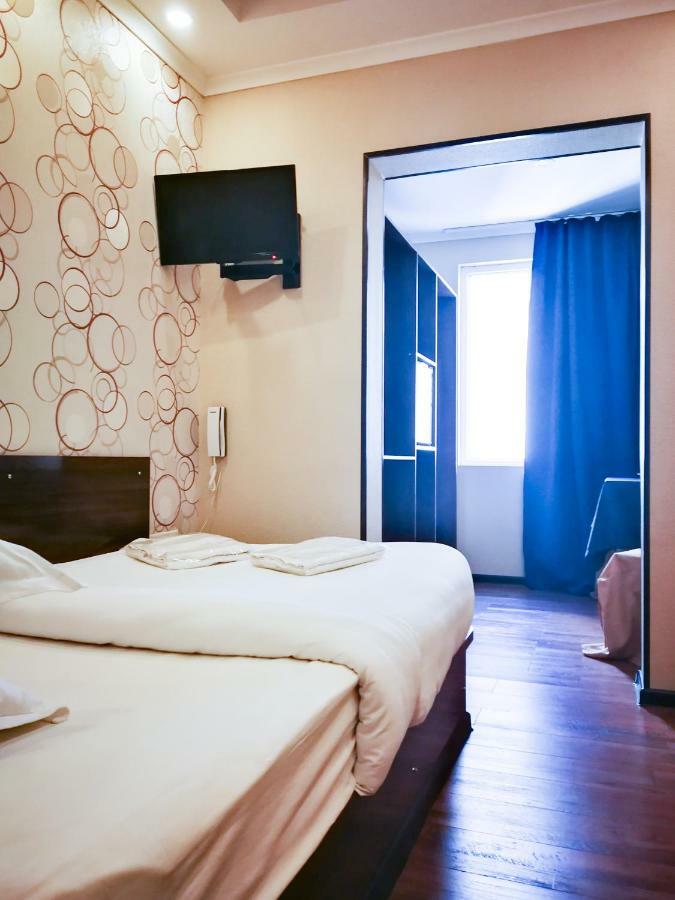 Salut Hotel Bischkek Exterior foto