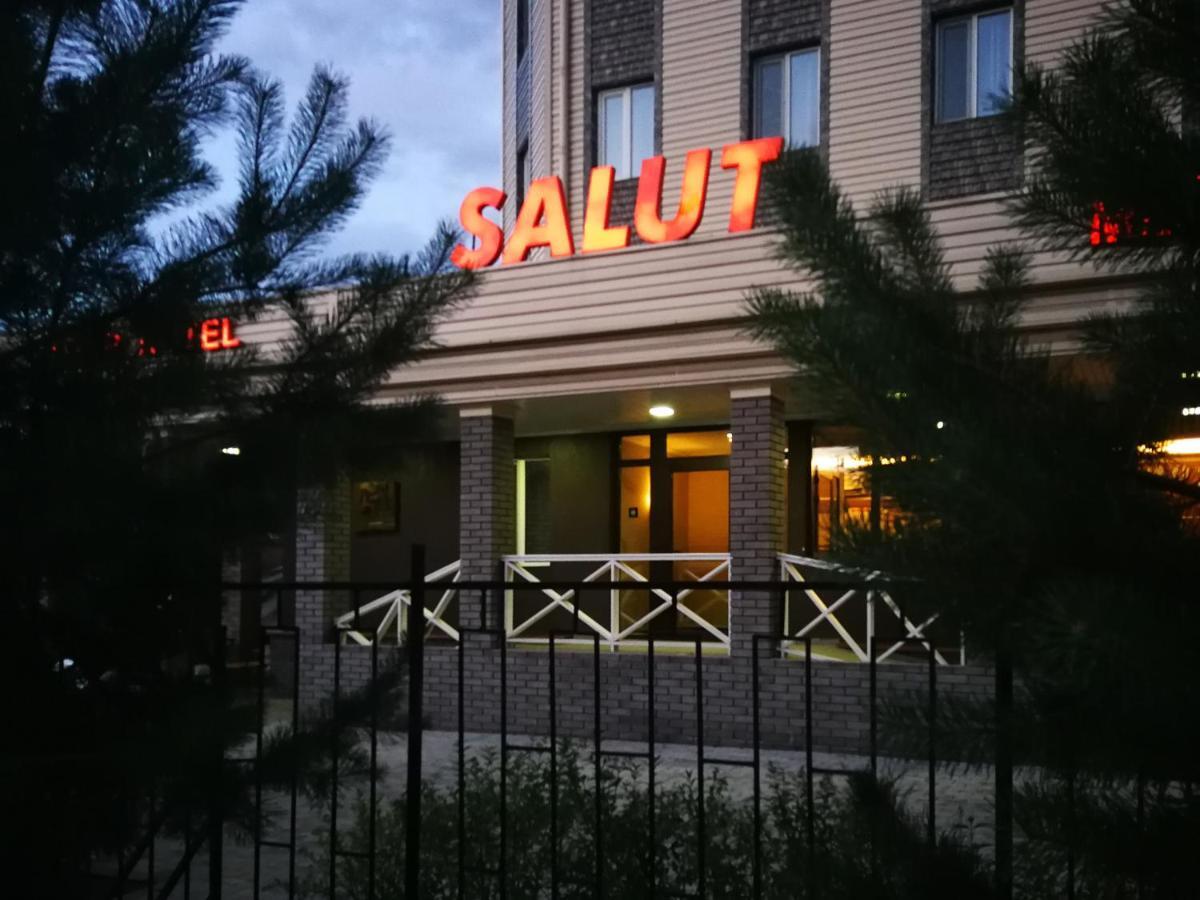 Salut Hotel Bischkek Exterior foto